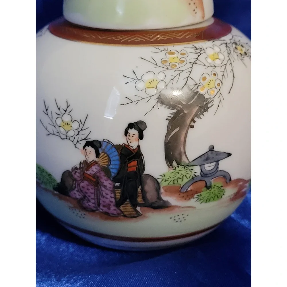 Midcentury Kutani Porcelain Ginger Jar Gold Accents Hand-painted Japan